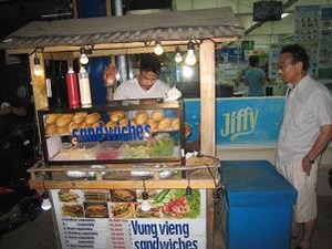 晩飯にベトナムバインミー