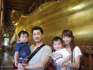 涅槃仏にて