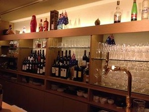 棚にはオージーワインがいっぱい