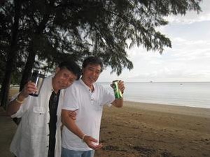 ビーチサイドで呑む