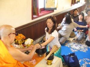 女史は違う色つきサイシン