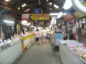 綺麗になった市場