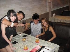 3次会はガールズバー