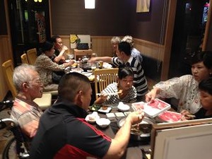 2席に分かれてシャブシャブ鍋