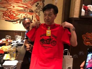 赤いチャンチャンコならぬ1958年Tシャツ