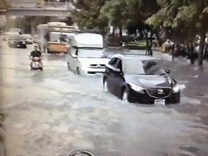 道路は川状態
