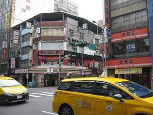 吉野家もある