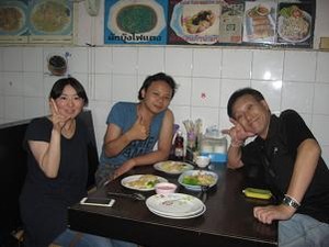 昼食はカオマンガイ