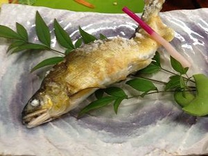 お〜鮎の塩焼きじゃ