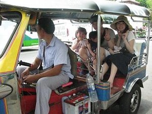 トゥクトゥクに乗る