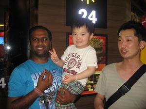インド系男と
