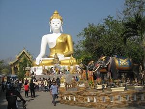 山の上の仏陀様