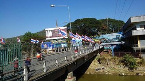 国境の橋