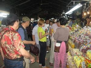 市場でお買い物