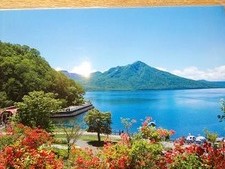 秋は紅葉が綺麗な支笏湖