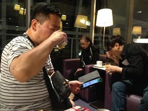 VIPラウンジで