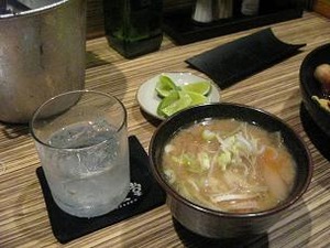 豚汁肴に呑む