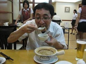 2580フカヒレ食らう