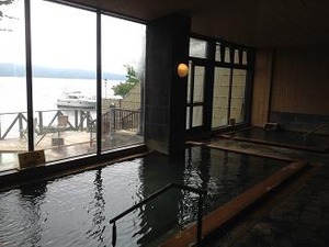 丸駒温泉の湯船