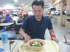 彼のランチはアワビあんかけ