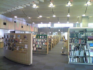 2355「美瑛図書館の中