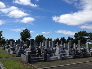 I君も同じ霊園に両親の墓がある
