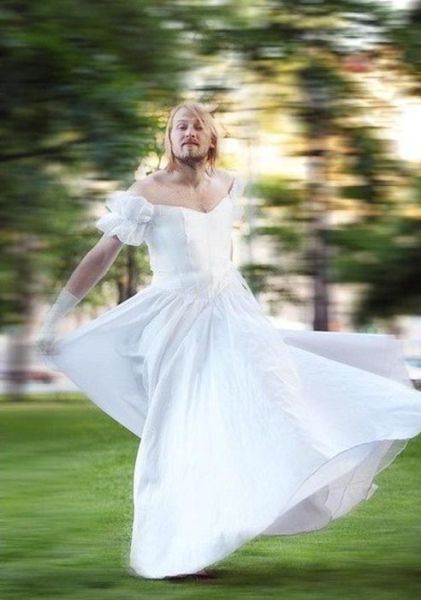wtf_of_the_day_every_bride_has_such_photos_640_01