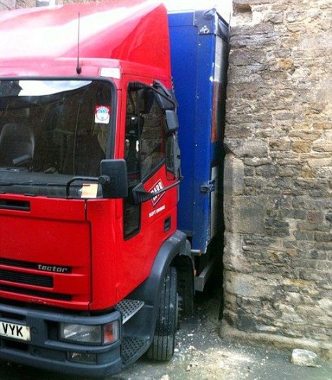 truck_driver_makes_the_whole_town_laugh_640_01