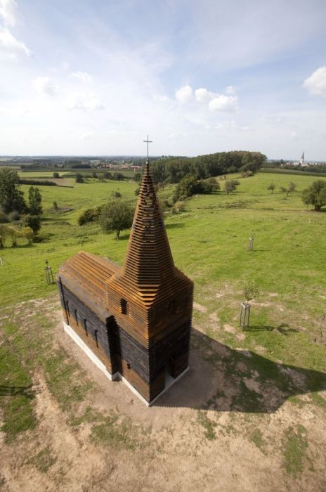 a_church_that_you_can_see_through_640_high_01