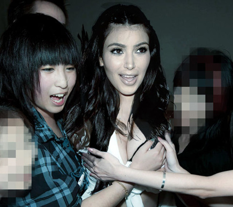 the_girl_who_has_fun_with_her_photos_640_10