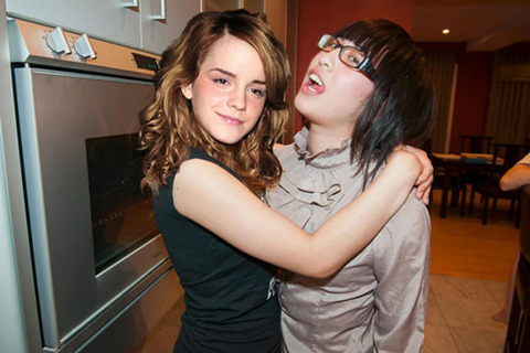 the_girl_who_has_fun_with_her_photos_640_09