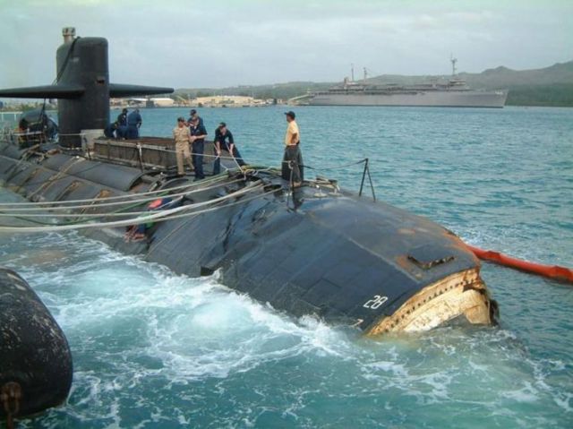 海底山に激突した原子力潜水艦の損傷具合が酷すぎる | momokoの＊Tinierタブロイド・創刊号 - 楽天ブログ