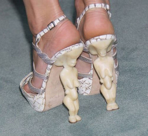 strange_celebrity_shoes_640_02