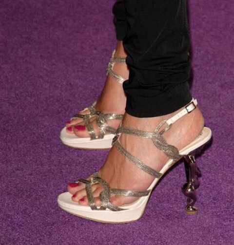 strange_celebrity_shoes_640_04