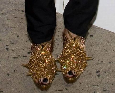strange_celebrity_shoes_640_09