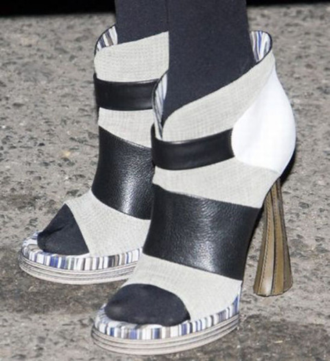 strange_celebrity_shoes_640_10