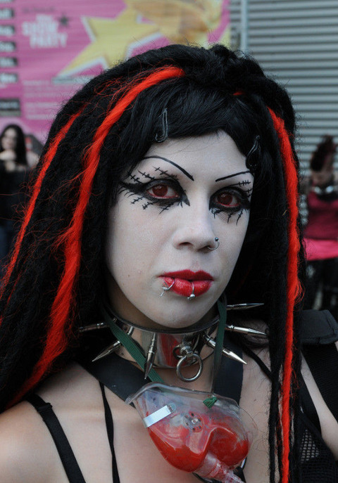 hot_goth_chicks_rule_640_high_02