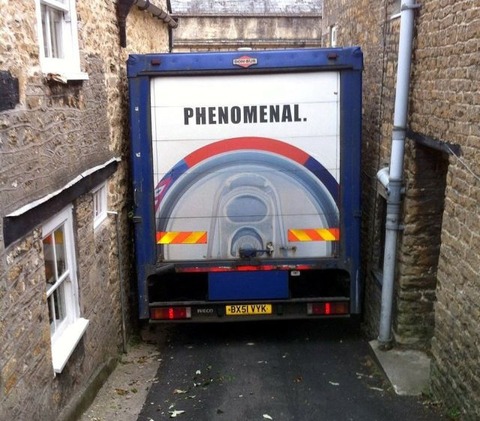 truck_driver_makes_the_whole_town_laugh_640_04