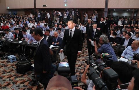 【アメフト】反則の日大選手・宮川泰介が顔出し会見した理由…（画像あり）