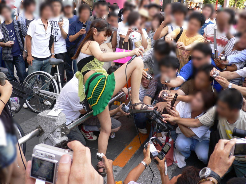 【画像】実写峰不二子、ドスケベパンティモロ見せ  [419111196]->画像>7枚 