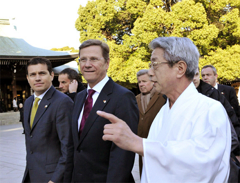 Guido Westerwelle and Michael Mronz in Japan