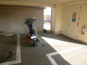az003