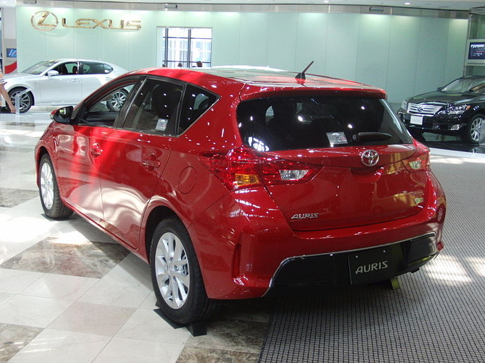 Toyota_AURIS_S_Package_2
