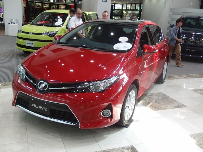 Toyota_AURIS_S_Package_1