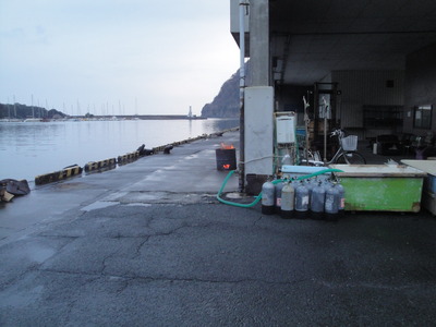 早朝の安良里漁港