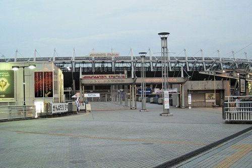 16スタジアム正門