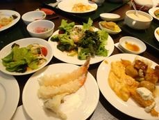 夕食のバイキング