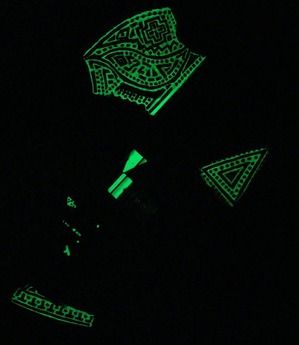 暗くしたときの夜光ペイントの状況(ボディ部分)