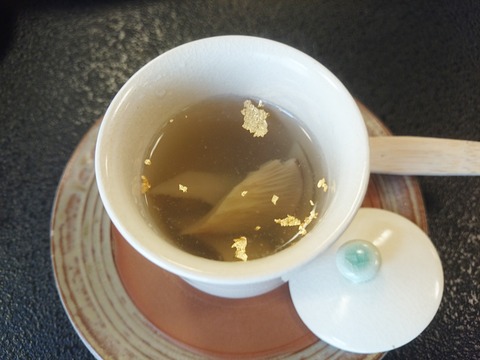 鮑と足太あわび茸のスープ(魚英)