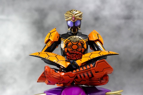 S.H.フィギュアーツ　仮面ライダーオーズ　ブラカワニコンボ Amazon.co.jp: S.H.フィギュアーツ 仮面ライダーオーズ ブラカワニ